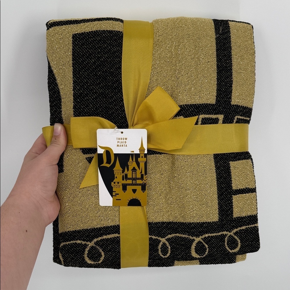 Disney Parks Cinderella Castle Throw Plaid Manta Black Gold 50in x 60in NWT